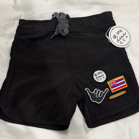 Of one sea nwt 5/6 black shorts - Picture 1 of 2